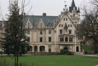 Во время этих автомобильно - пешеходных экскурсий мы будем посещать австрийские достопримечательности: винные долины, маленькие и большие города 15 века, монастыри и замки ..