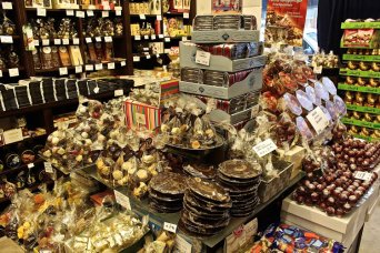 УЛИЦА FLEISCHMARKT.САМАЯ КЛАССНАЯ ШОКОЛАДНАЯ ЛАВОЧКА В СТАРОМ ГОРОДЕ.